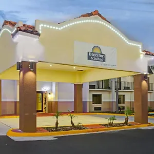 Days & By Wyndham - Ybor Hotel